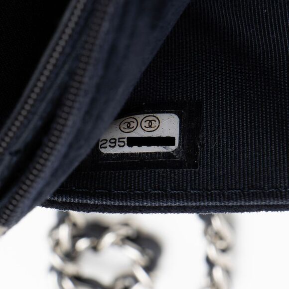 Chanel Suede Crystal Cocostellar Wallet on Chain - Picture 6 of 16